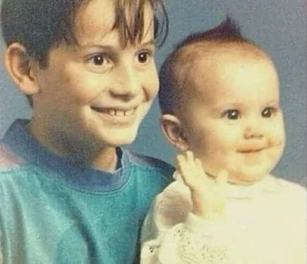 Ariana Grande (in her childhood days) enjoyed the company of her half-brother, Frankie.
