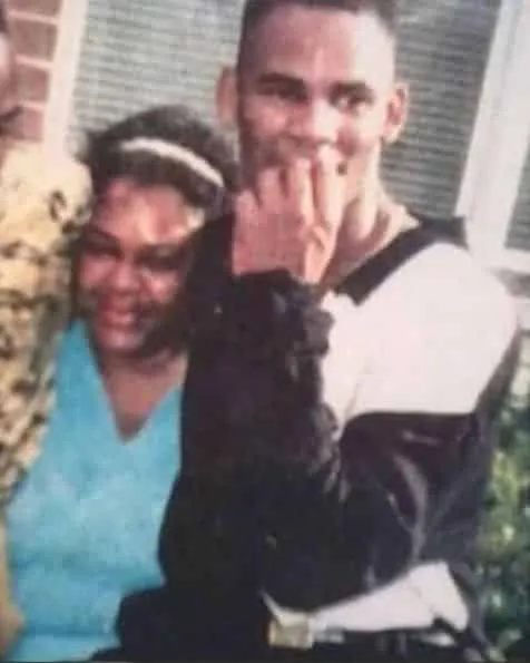 R. Kelly with his mother Joanne.