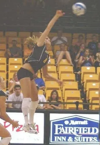 Rare Photo of Charlotte Flair playing Volleyball during her high school days.