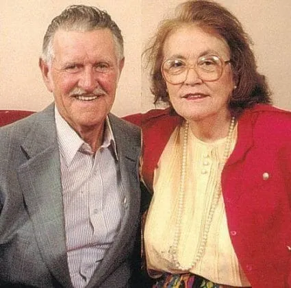 This is Robert Lee Parton Sr and Avie Lee Caroline. They are Dolly Parton's parents.