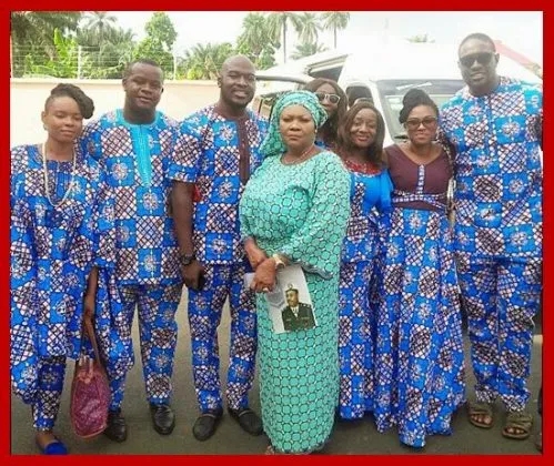 Take a closer look at Yemi Alade's Family during their father's burial. Can you sight her in her native attires?