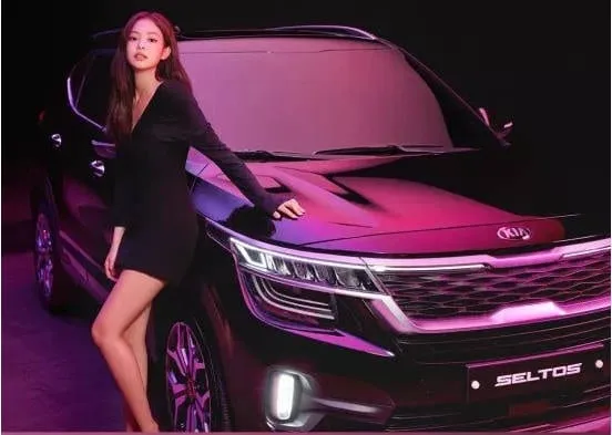 What an amazing photograph of Jennie during a modeling photo segment with Kia.