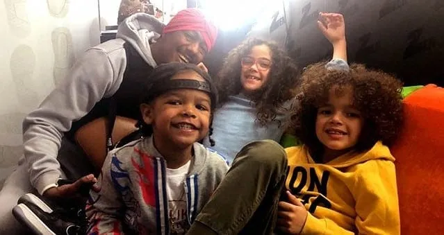 The celebrated American TV presenter shares the picture of his three kids- Amomama.