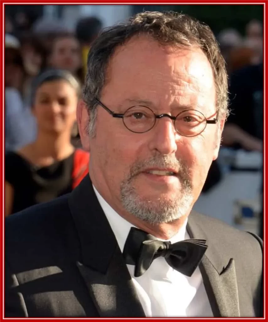 A photo of Jean Reno during one of his awards.