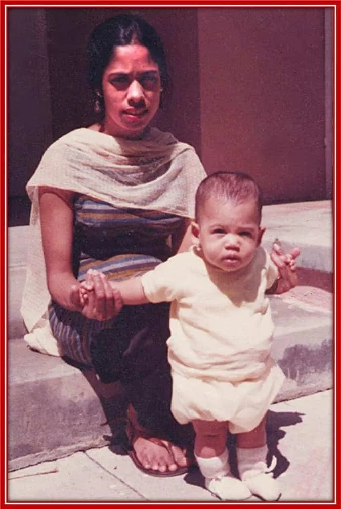 Childhood photo of Kamala Harris alongside her mother, Shyamala.