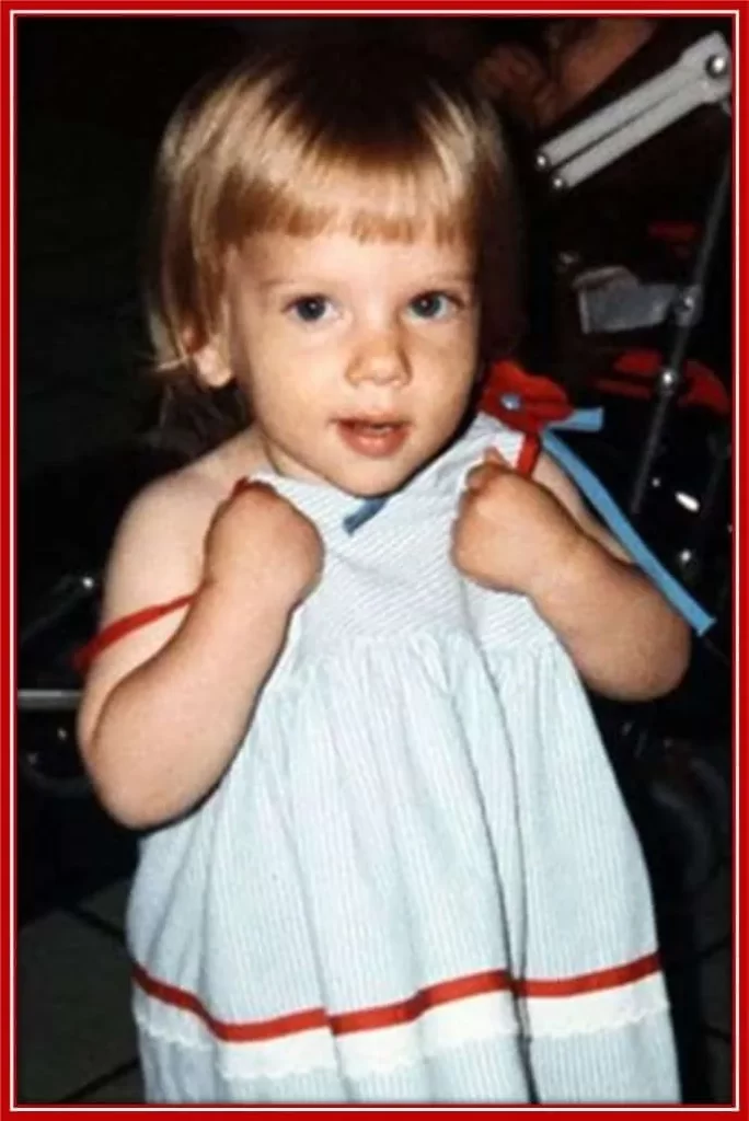 A childhood photo of Scarlett Johansson.