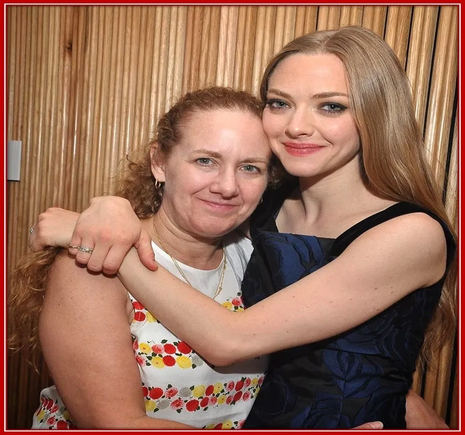 Indeed, she has inherited her gorgeous looks from her mother, Ann Seyfried.