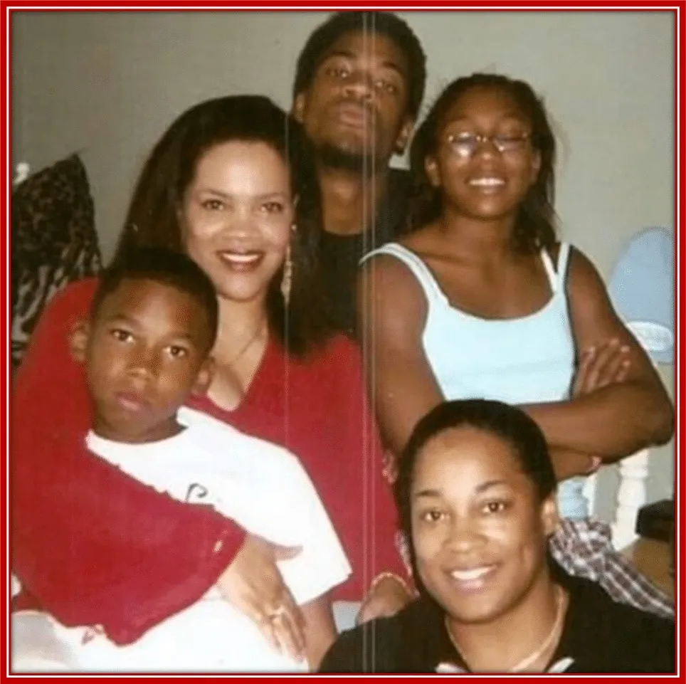 An old pix of Myles, his family and a few of his relatives.