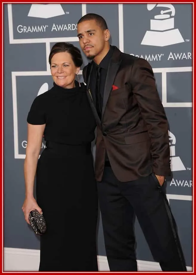 Kay Cole Looking Ravishingly Beautiful With her Son in The Grammy Awards Event.