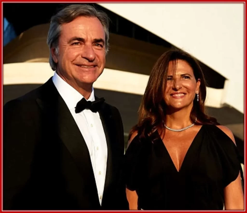 A blissful photo of Carlos Sainz Cenamor (Carlos Sainz Sr) with his beautiful wife, Reyes.