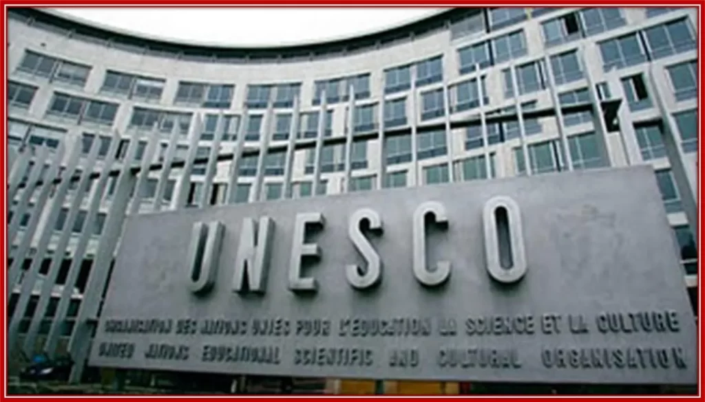 UNESCO works to establish the conditions for dialogue among civilizations.