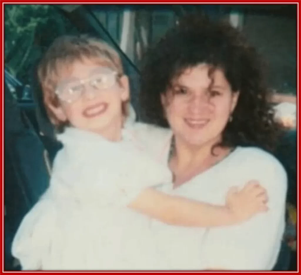 An early photo of Gypsy Rose and her mother, Dee Dee Blanchard.
