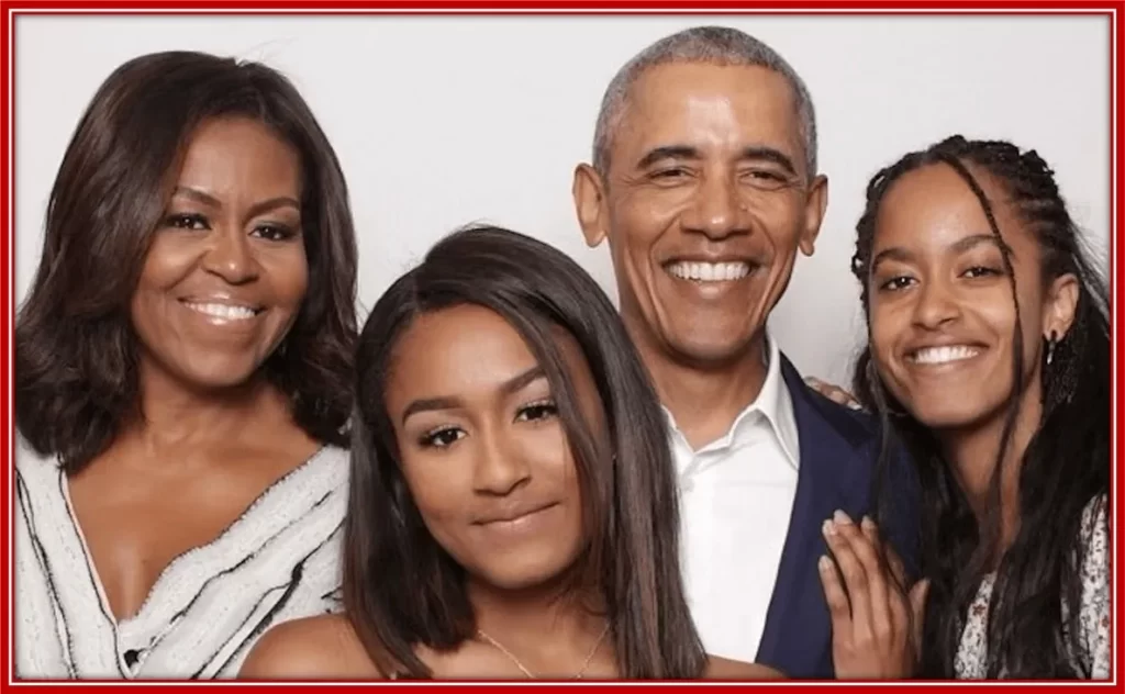 A photo of Sasha Obama together with her household members.