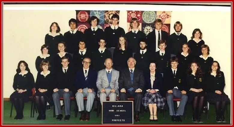 The Group Photo of Elle Macpherson in School With her Classmates and Teachers.