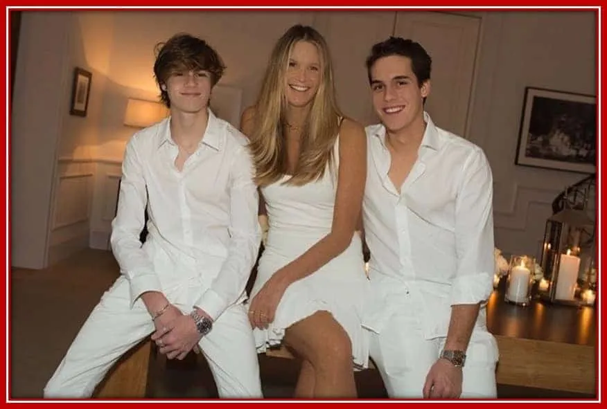 Meet the Handsome Sons of Elle, Arpad Flynn, and Andrea With Their Mom in the Middle.