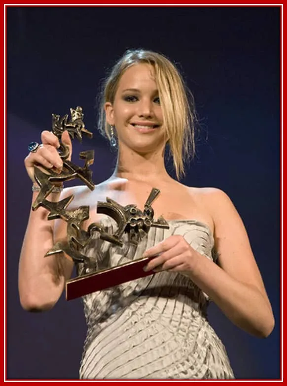 Behold the Best Emerging Actress, Jennifer Lawrence, as she Showcases her Award.