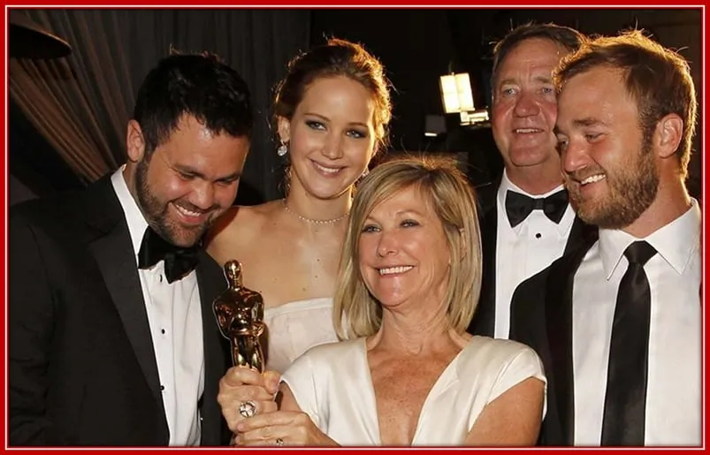 See how Jennifer Lawrence's Family is Rejoicing With her on the Award Night.