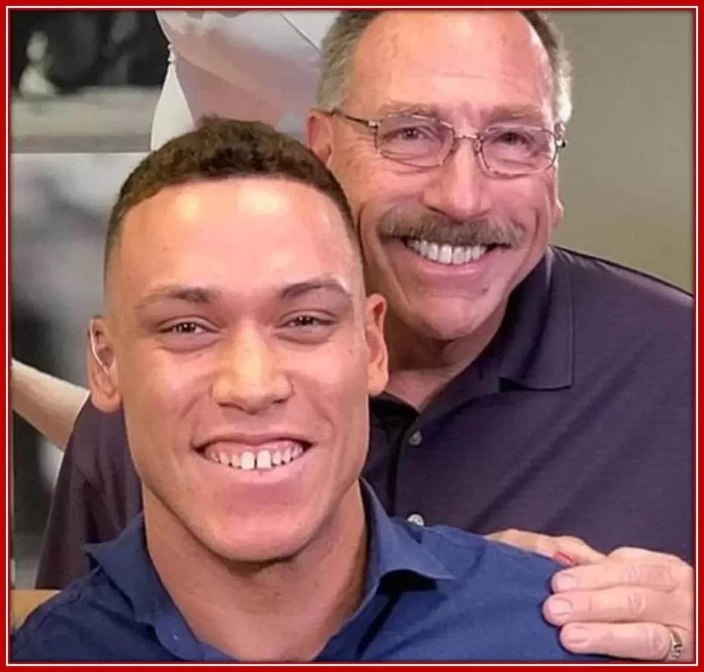 The beautiful photo of Aaron Judge and his dad.