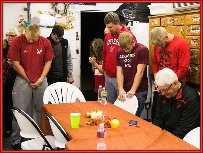 See how the entire household bows together to pray before a meal.